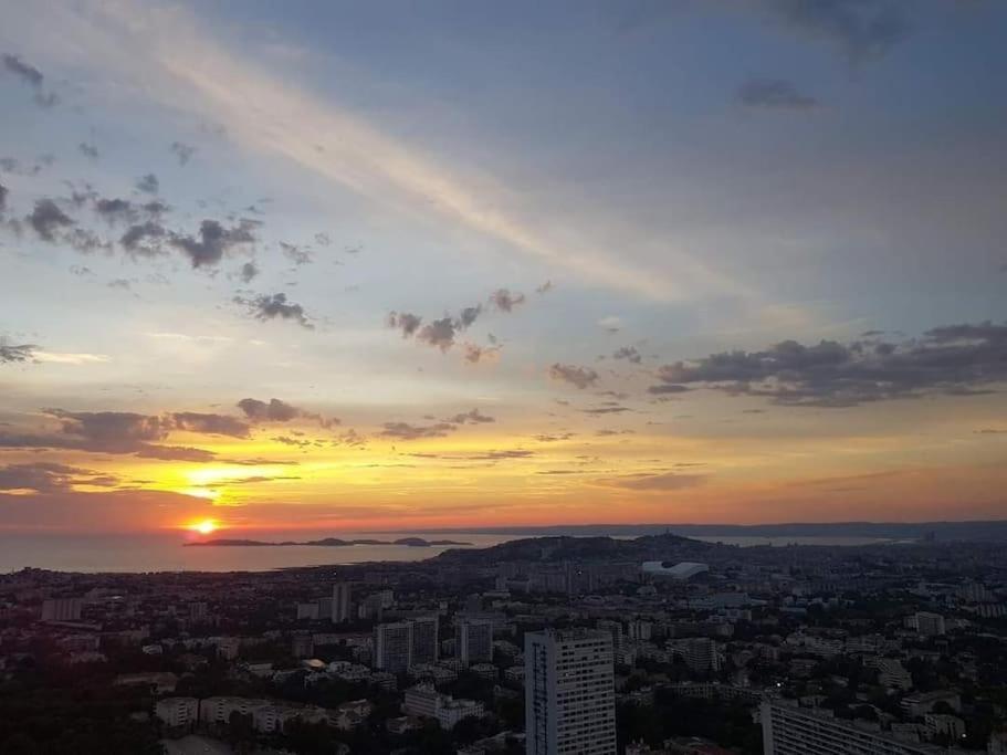 מרסיי Superbe Appartement 2 Chambres Avec Vue Sur La Mer Et La Montagne מראה חיצוני תמונה