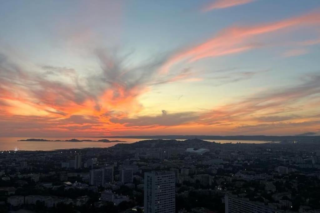 מרסיי Superbe Appartement 2 Chambres Avec Vue Sur La Mer Et La Montagne מראה חיצוני תמונה